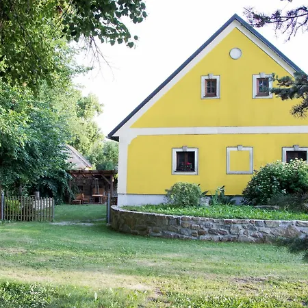 Villa Chaloupka U Cerneho Capa *